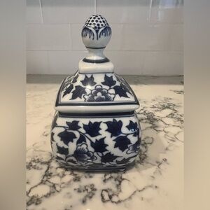 Vintage Bombay Company Chinese Cobalt Blue & White Floral Ginger Canister Jar